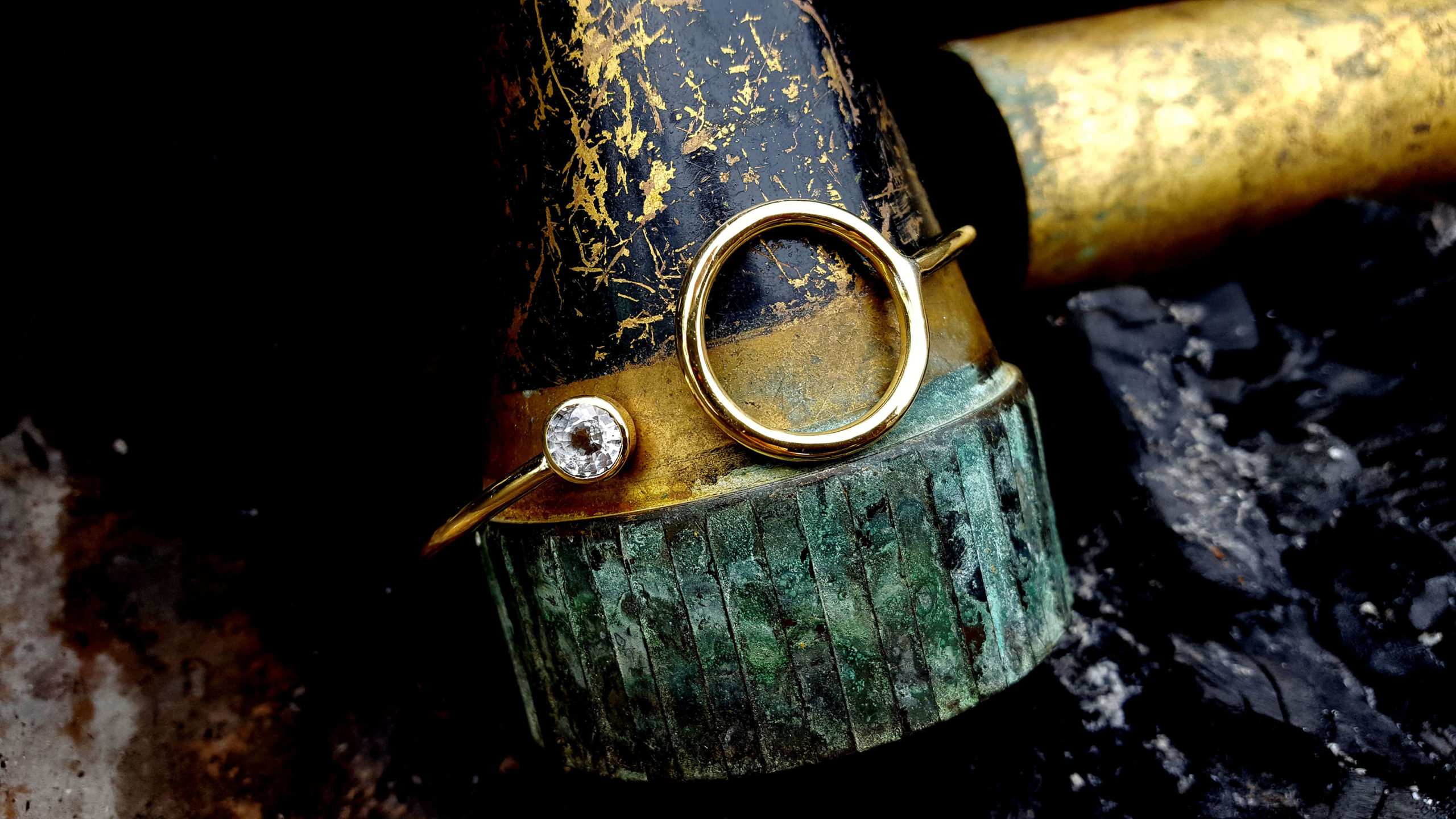 missile with bracelet