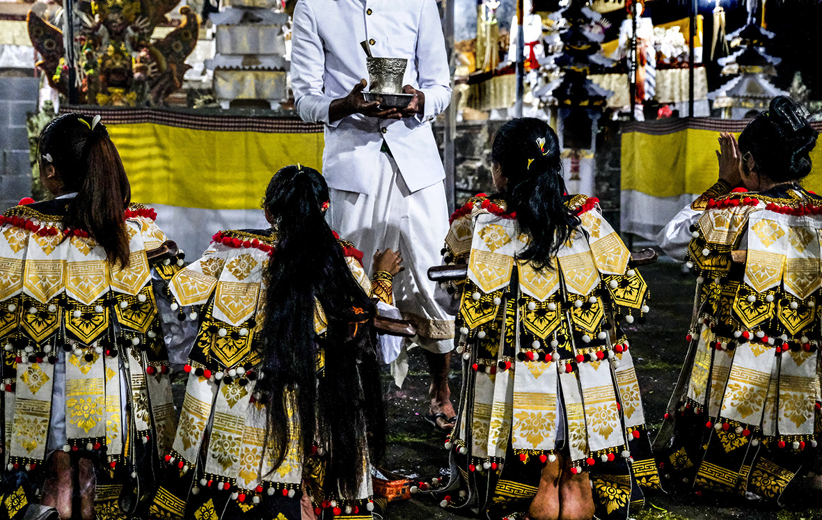 Topek telek dancers